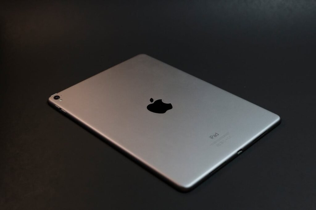 iPad vs Samsung Galaxy Tab – Which is Better for Students?